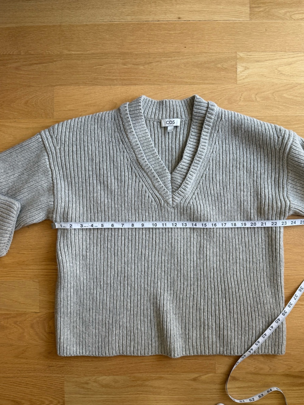 COS Gray Ribbed V-Neck Sweater - Picture 3 of 7